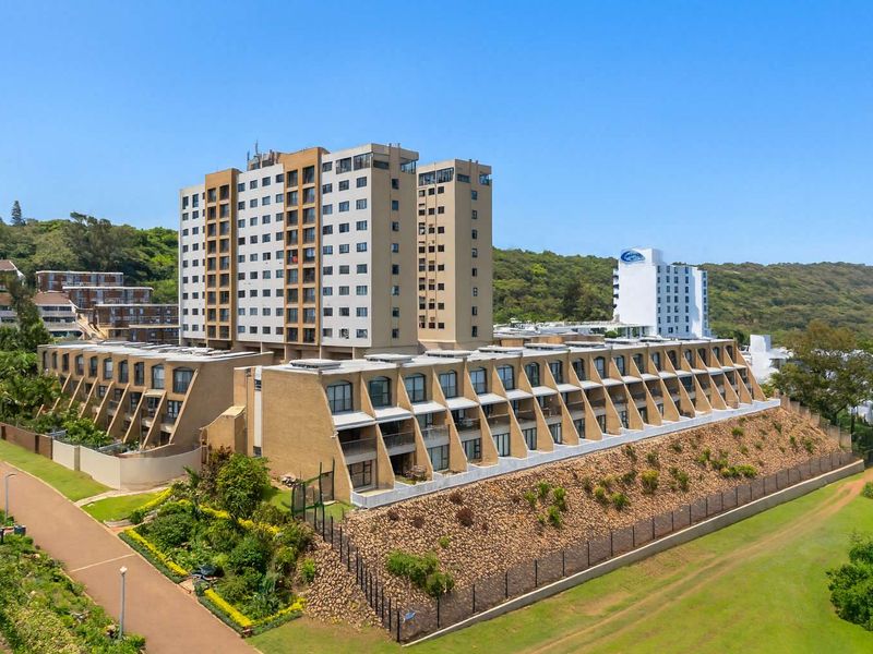 Hendra Estates - Stunning Triplex For Rent On Umhlanga Beach! - Photo 1