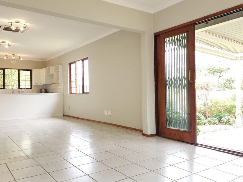 Pet Friendly 2 Bedroom House with lovely garden - Photo 10