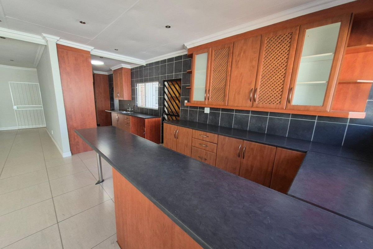 Renovated Family Home with Work-From-Home Potential in Prime Pretoria East Location 🏡 - Photo 5