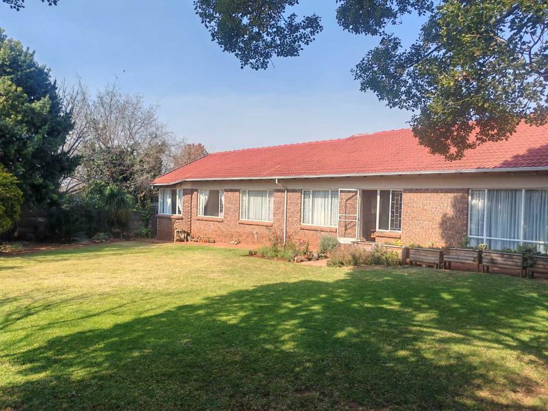 EXCLUSIVE MANDATE - LOVELY FAMILY HOME - CLOSE TO SCHOOLS - Photo 8