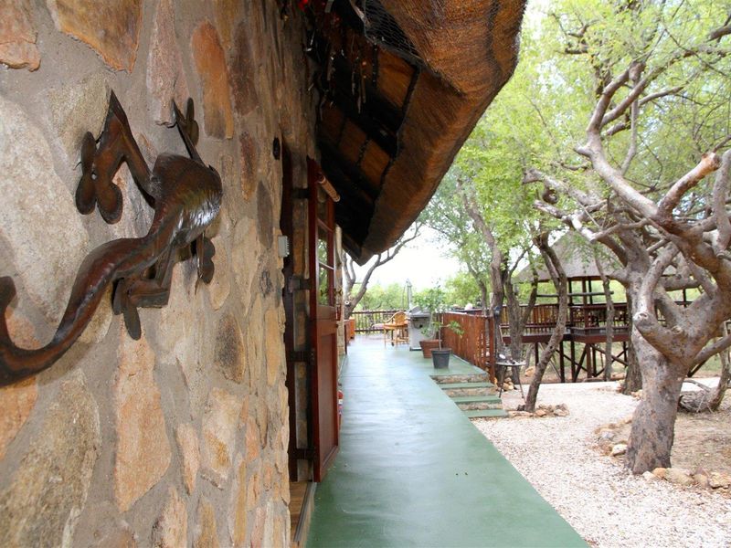 Furnished bush home with stunning mountain view - Photo 7