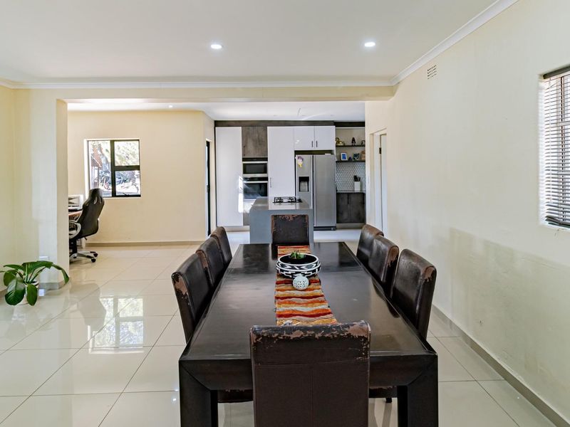 4 Bedroom Standalone House on a 2005 sqrm land in Bryanston West – Ideal for Developers for Investment - Photo 9