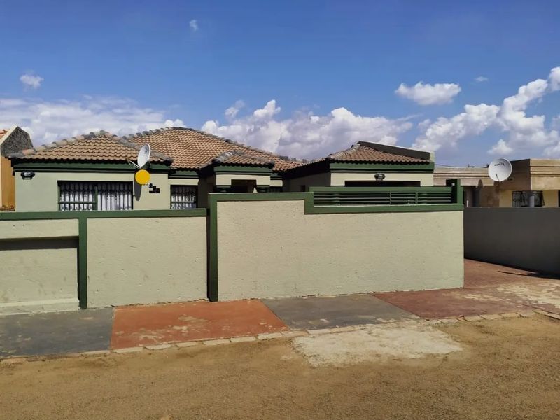 Charming 3 bedrooms house for sale in Soshanguve South - Photo 2