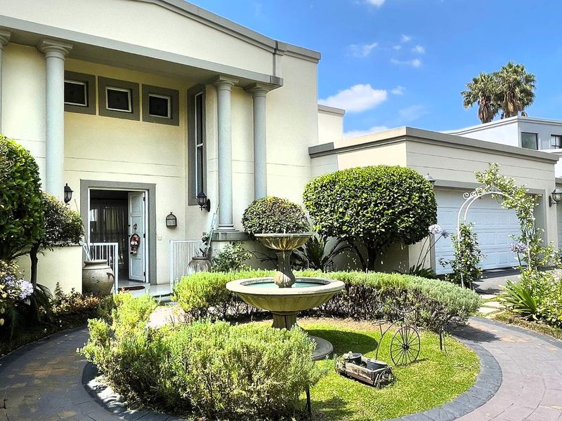 Prestigious Four Bedroom Home in Excellent Estate - Photo 3