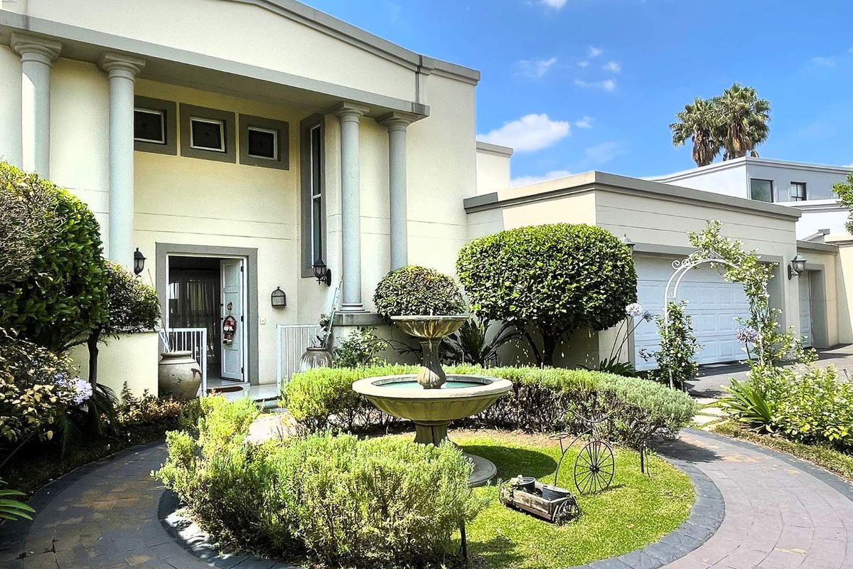 Prestigious Four Bedroom Home in Excellent Estate - Photo 3