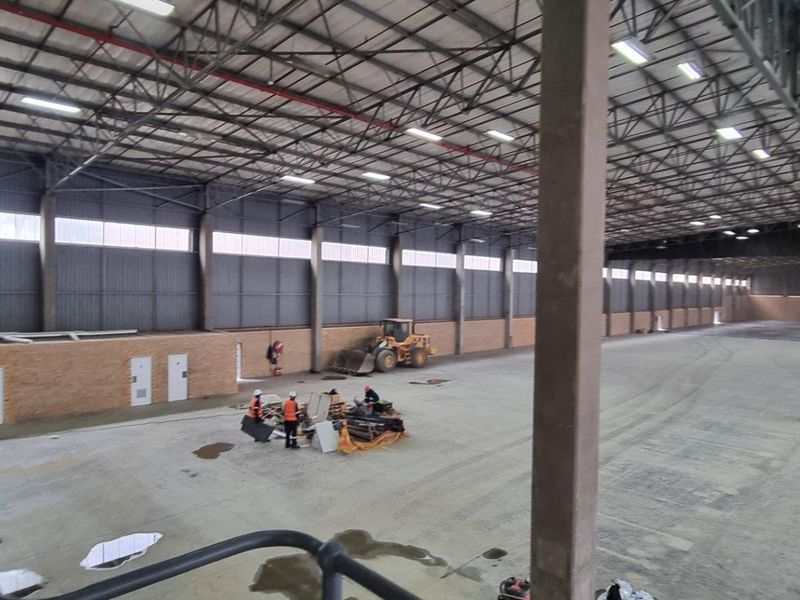 7 738m2 Midrand Warehouse To Let - Photo 6