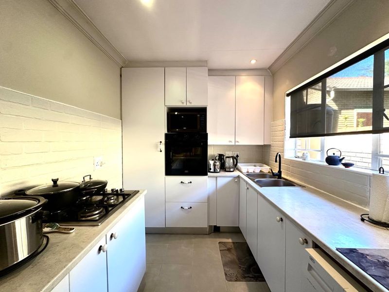 2 Bedroom Townhouse With A Private Garden - Photo 4