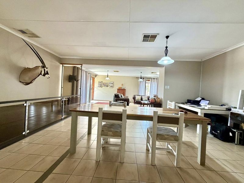 4 Bedroom House For Sale in Old Pionierspark - Photo 10