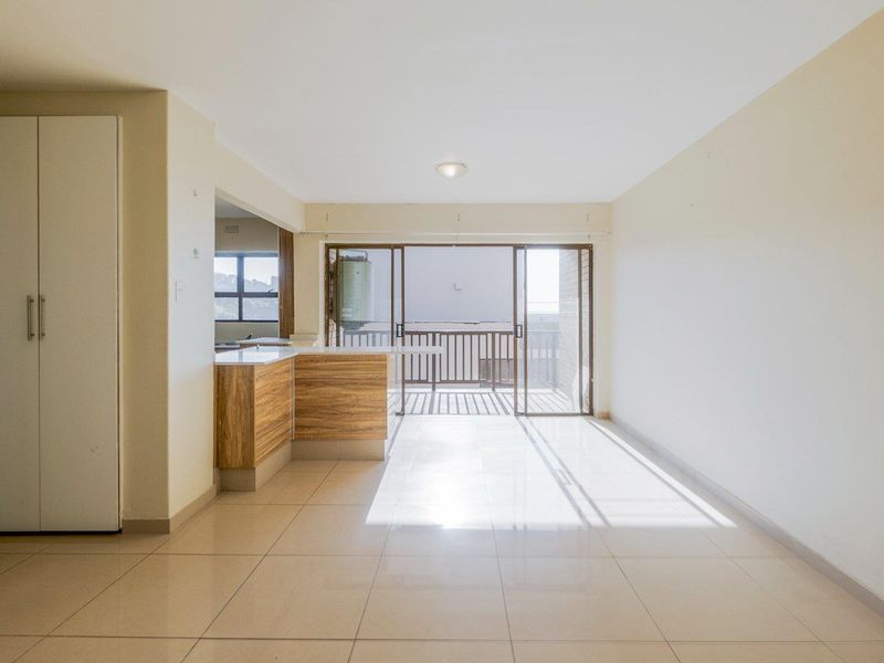 On the beach - Photo 10