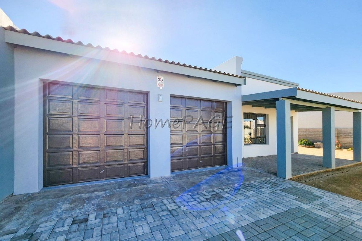 Ext 10, Henties Bay:  Newly renovated 3 Bedr home on the south dune - Photo 4