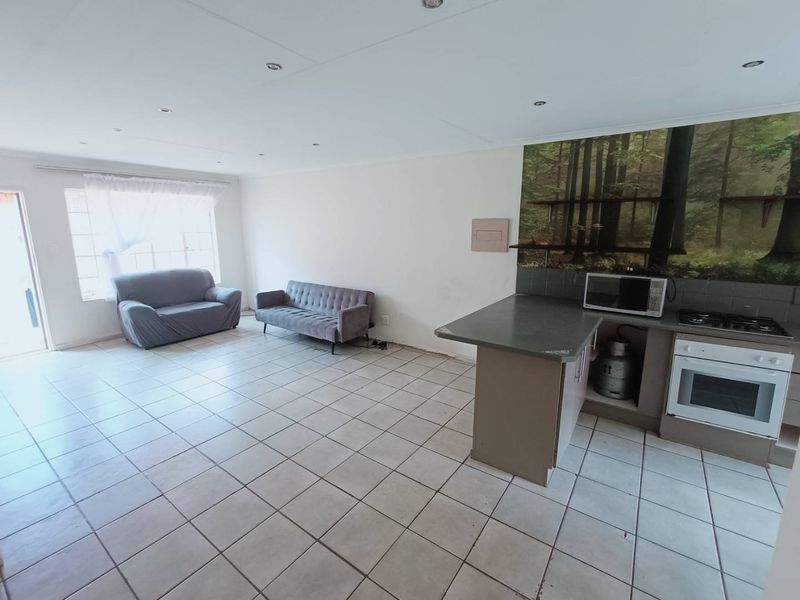 BEAUTIFUL TOWNHOUSE IN SECURE COMPLEX FOR SALE!!!! - Photo 5