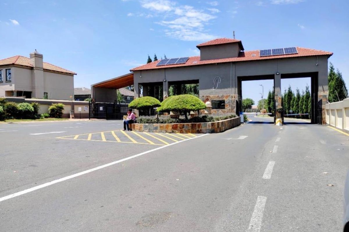 Modern 1st floor 1-Bedroom Unit in Prestigious Parklands Estate (Parkrand, Boksburg) - Photo 5