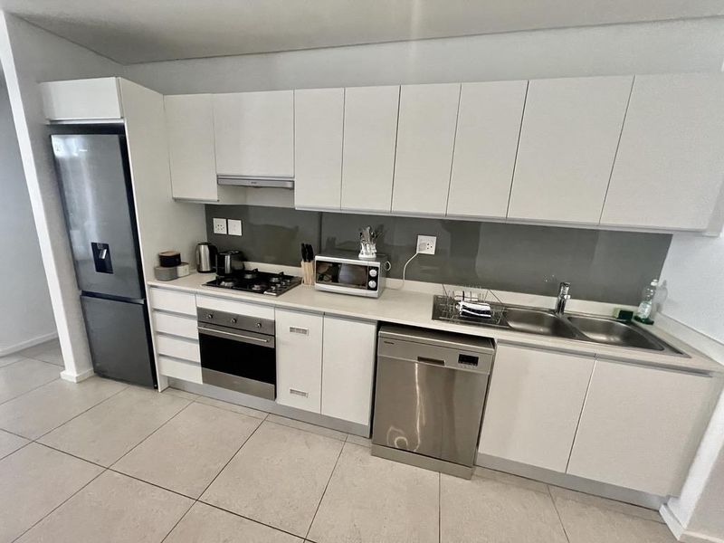 Hendra - Fully Furnished Luxurious Ground Floor 3 Bed, 3 Bath Apartment To Rent - Photo 4