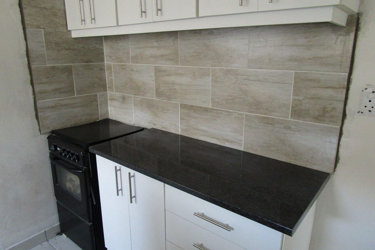 Erica Township, Belhar  - back unit  Perfect for professionals or a small family! - Photo 3