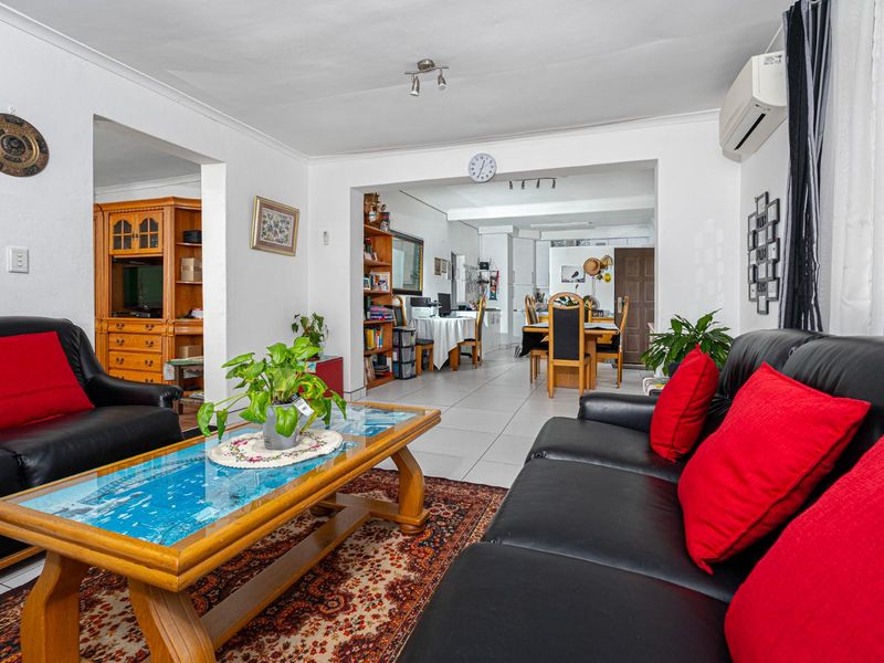 Dreaam Home in Rondebosch East - R3.25m - Photo 3