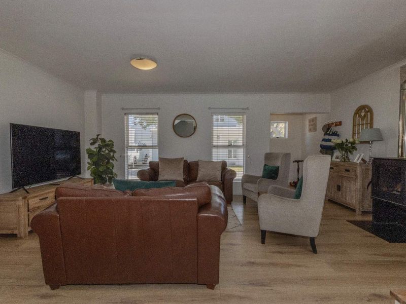 Beautifully Maintained Double-Storey Home in Sought-After Coral Grove - Photo 4