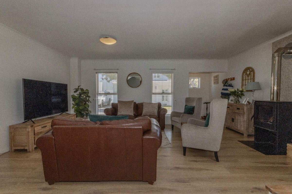 Beautifully Maintained Double-Storey Home in Sought-After Coral Grove - Photo 4