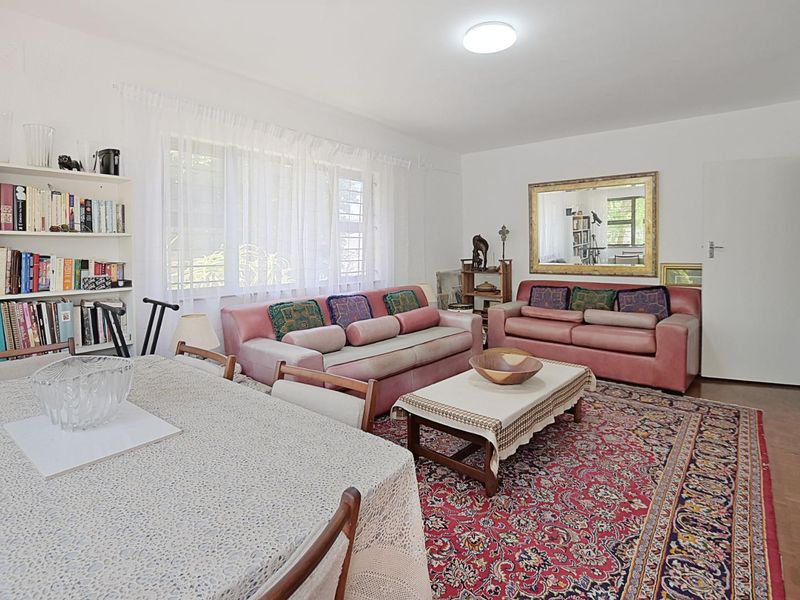 Spacious pet-friendly ground floor apartment with a garden - Photo 4