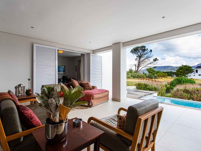 Exceptionally located four-bedroom furnished home for rent on Val de Vie Estate - Photo 7
