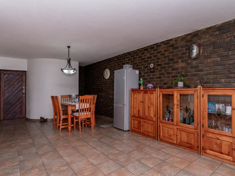 Move-In Ready Spacious 3-Bedroom Townhouse in a Pet-Friendly Complex - Photo 7