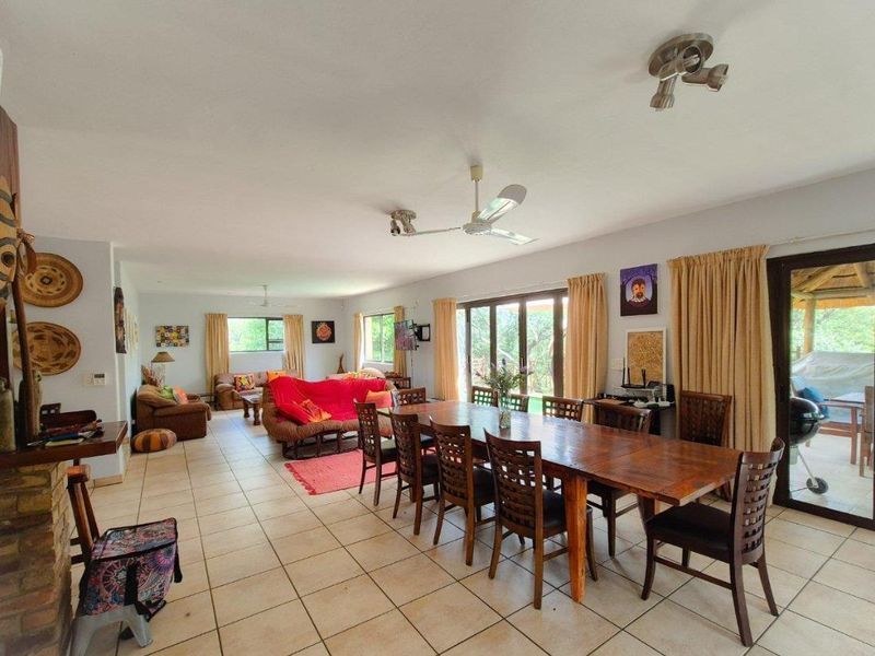 Property for Sale: Stunning 6-Bedroom House in Boschenvaal Eco Estate - Photo 4