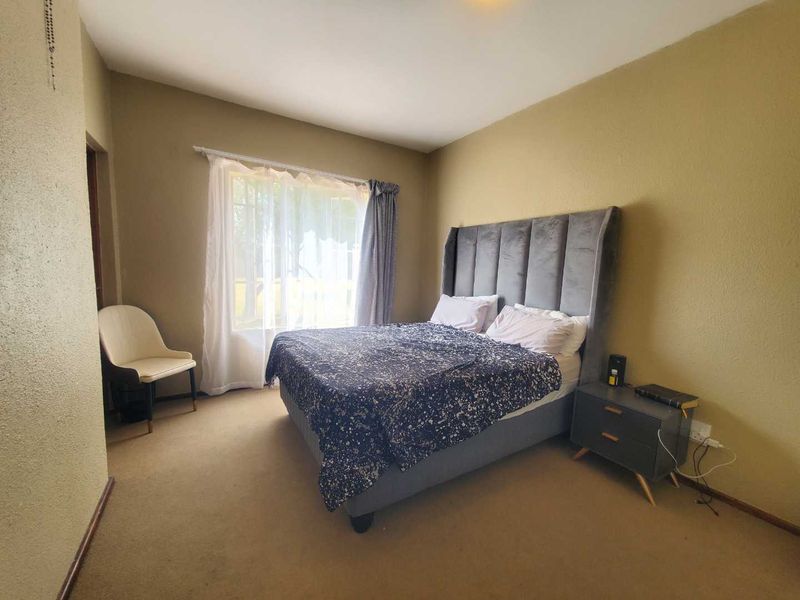 Perfect starter home or investment in Ruimsig Palms! - Photo 5