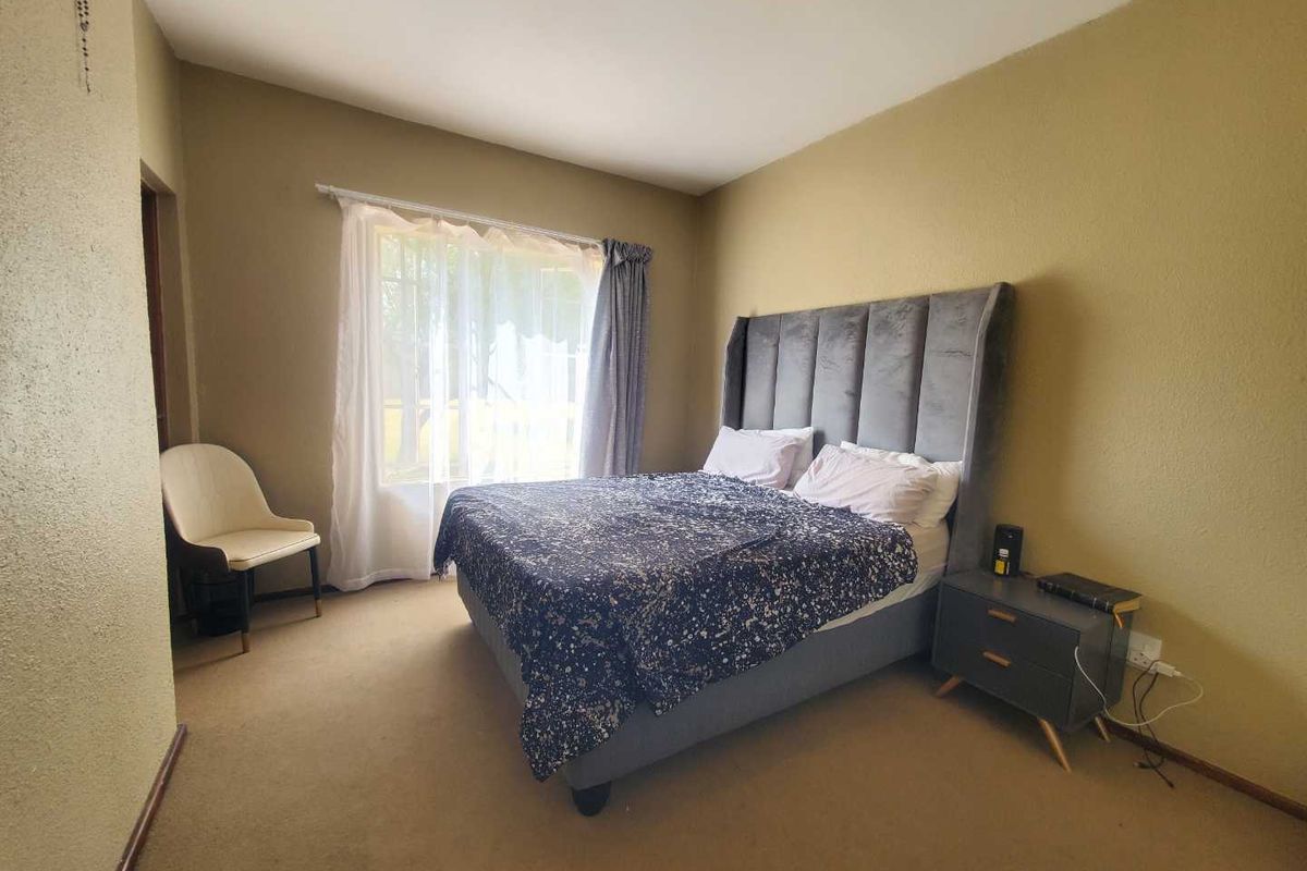 Perfect starter home or investment in Ruimsig Palms! - Photo 5