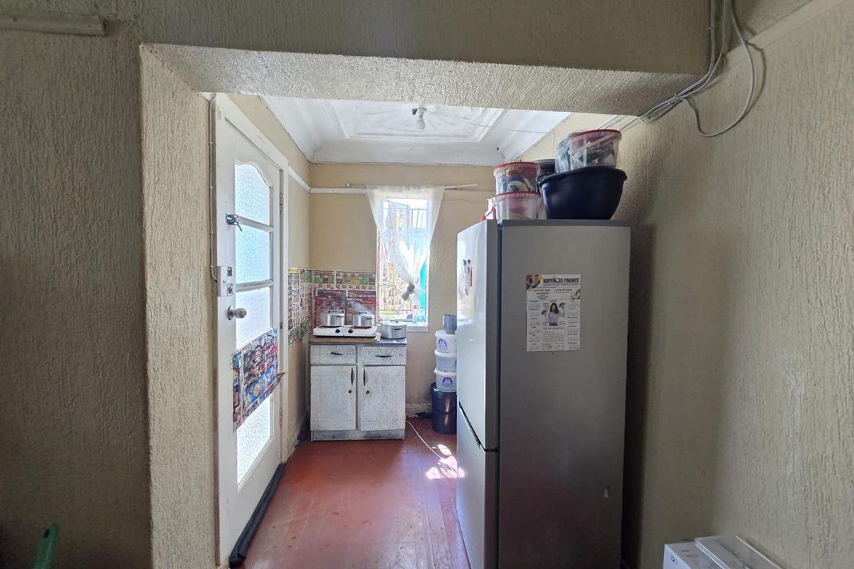 **Charming 3-Bedroom House For Sale in Rosettenville, Johannesburg** - Photo 3