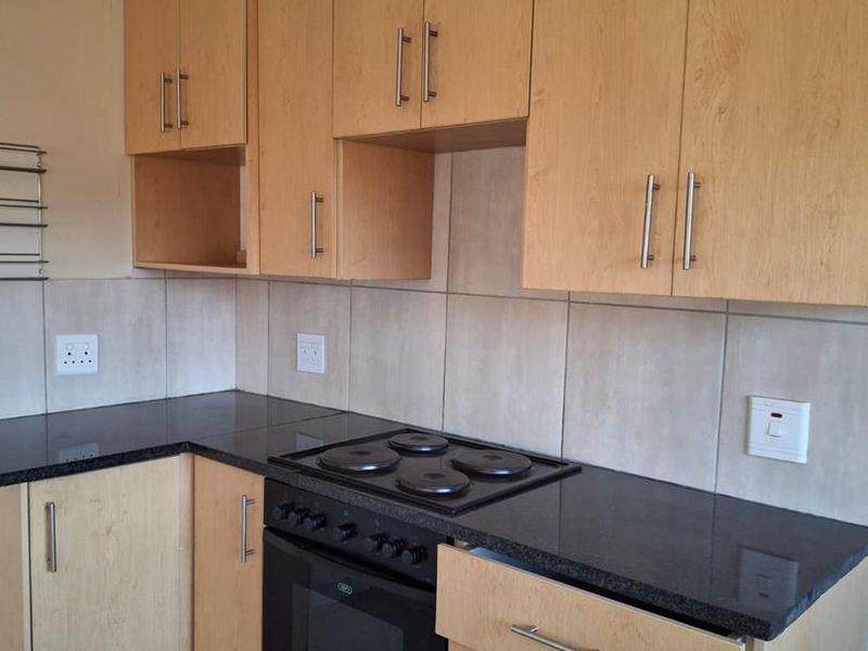 BEAUTIFUL 3 BEDROOM DUPLEX FOR SALE IN EQUESTRIA - Photo 10