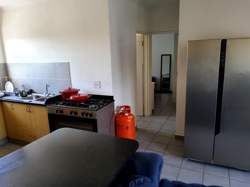 **Exclusive Spacious 2-Bedroom Flat in Prime Gonubie Location** - Photo 2