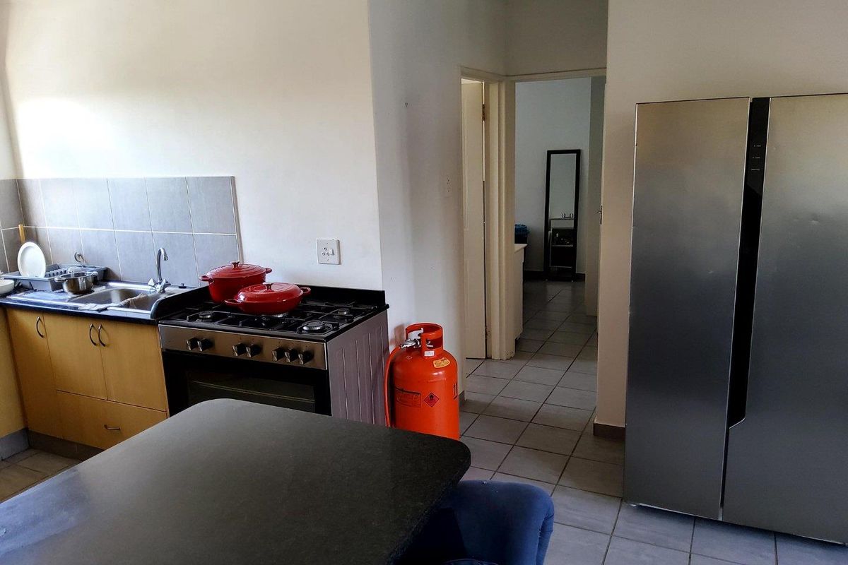 **Exclusive Spacious 2-Bedroom Flat in Prime Gonubie Location** - Photo 2