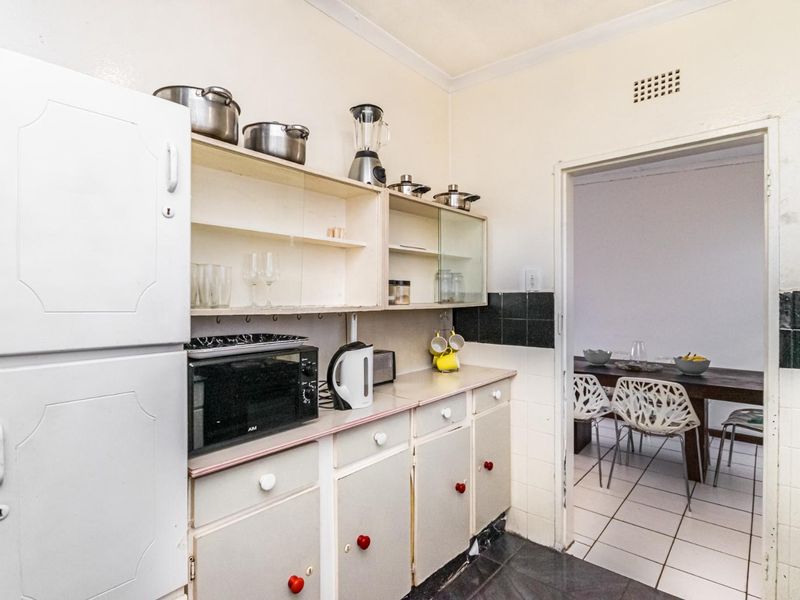 Live Large on the First Floor - Photo 4