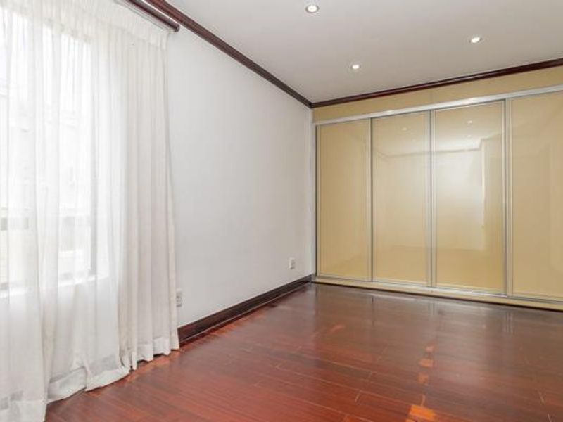 Stylish and Spacious Townhouse - Photo 7