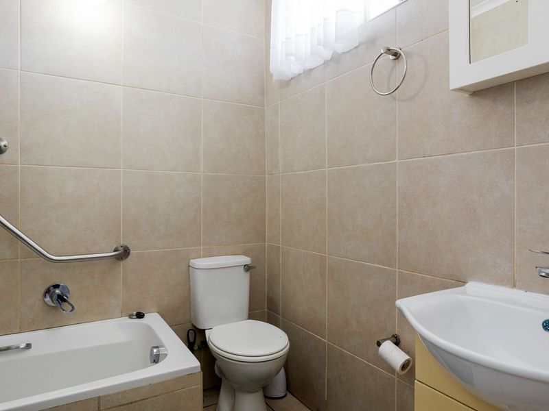 Fully furnished on the beach - Photo 9