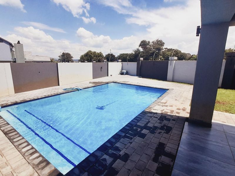 "Unveil Your Dream Home at Gateway Estate: Luxury Awaits - Photo 4