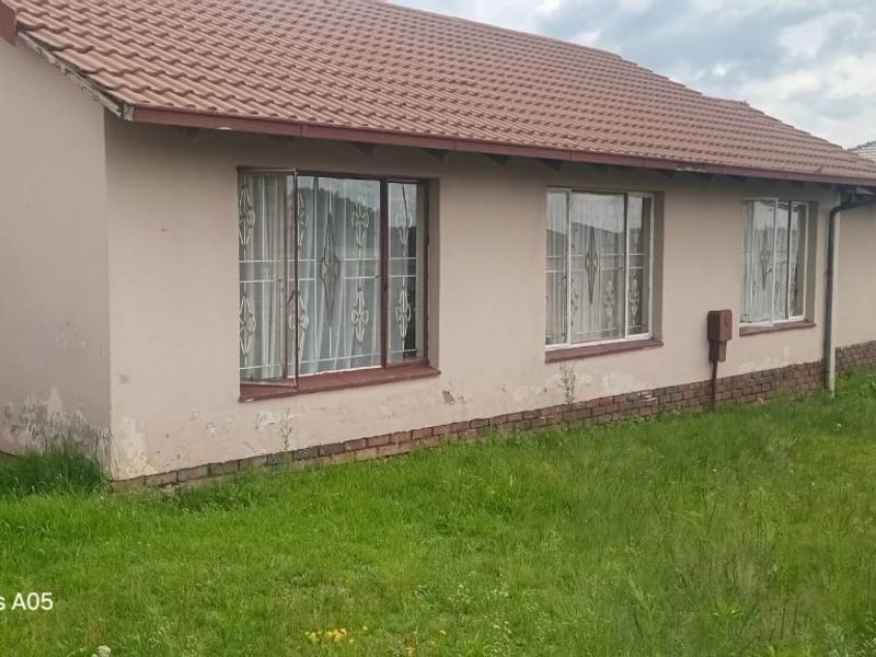 All I want for Christmas is a Big Corner House In Kagiso. - Photo 5