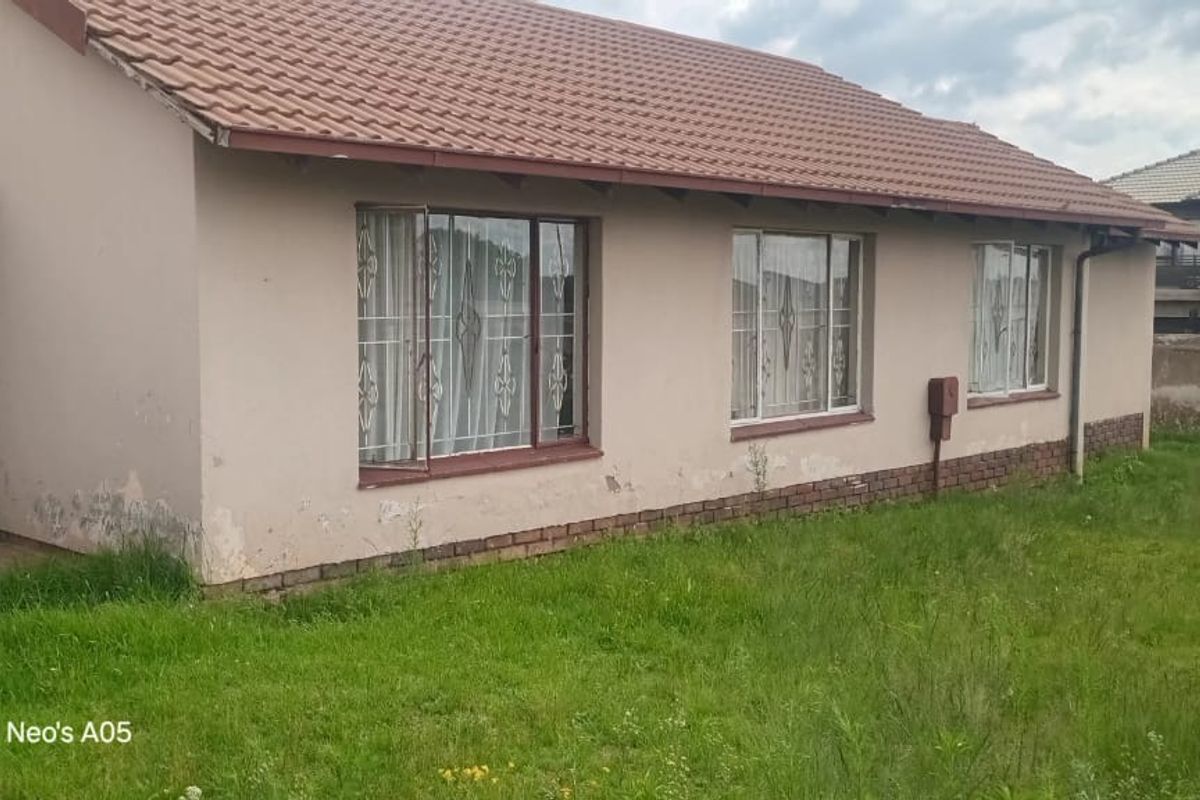 All I want for Christmas is a Big Corner House In Kagiso. - Photo 5