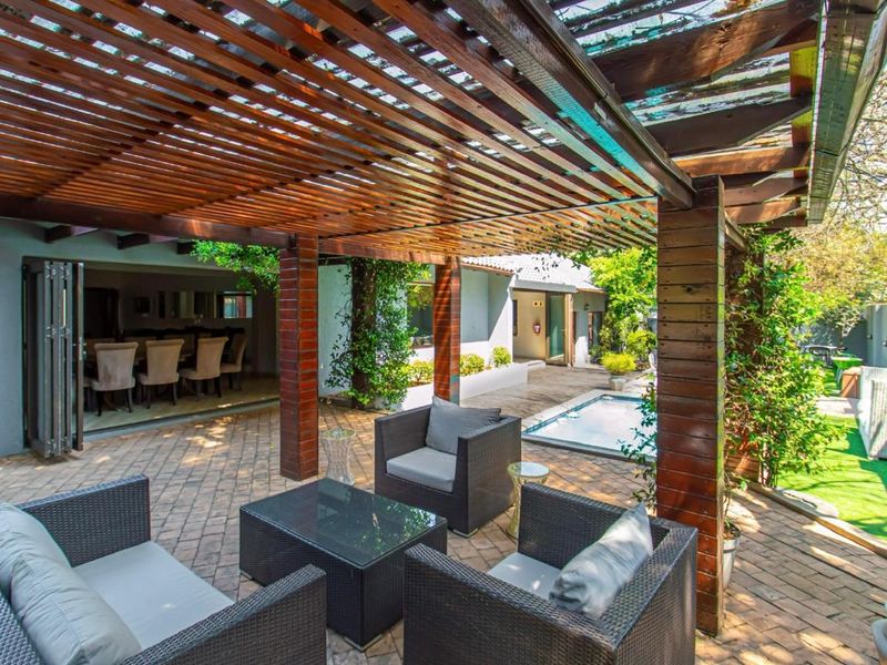 Elegant seven bedroomed house for sale in Houghton - Photo 6