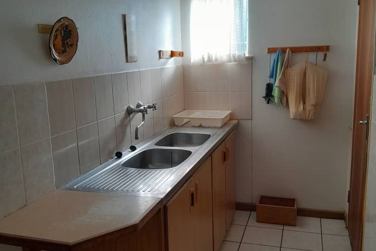 FOR SALE- SPACIOUS 3 BEDROOM HOUSE IN OUTJO, NAMIBIA - Photo 5