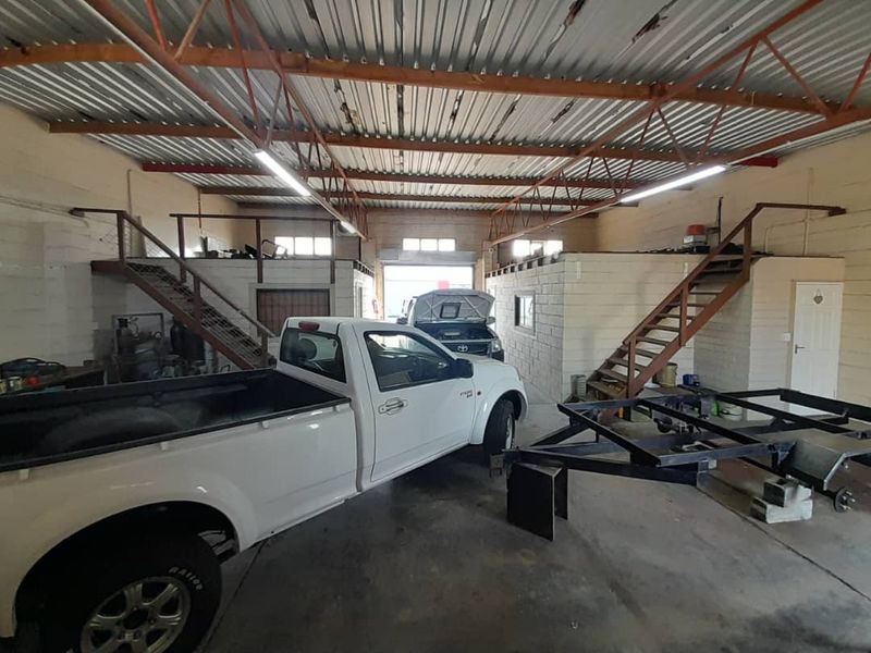 LIGHT INDUSTRIAL WORKSHOP - Photo 8