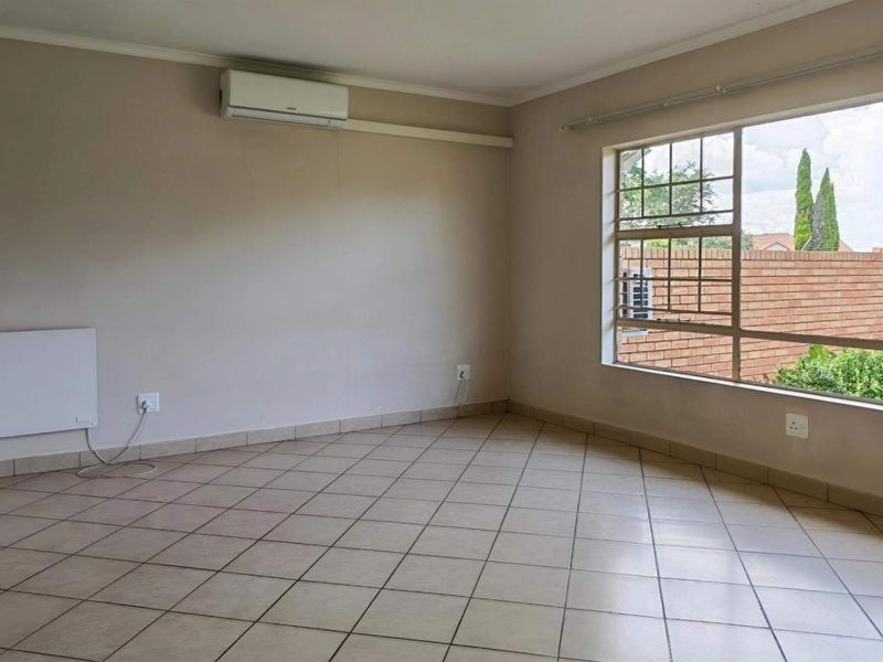 3Bedroom / 2Bathroom / 2Garage Simplex! - Photo 8