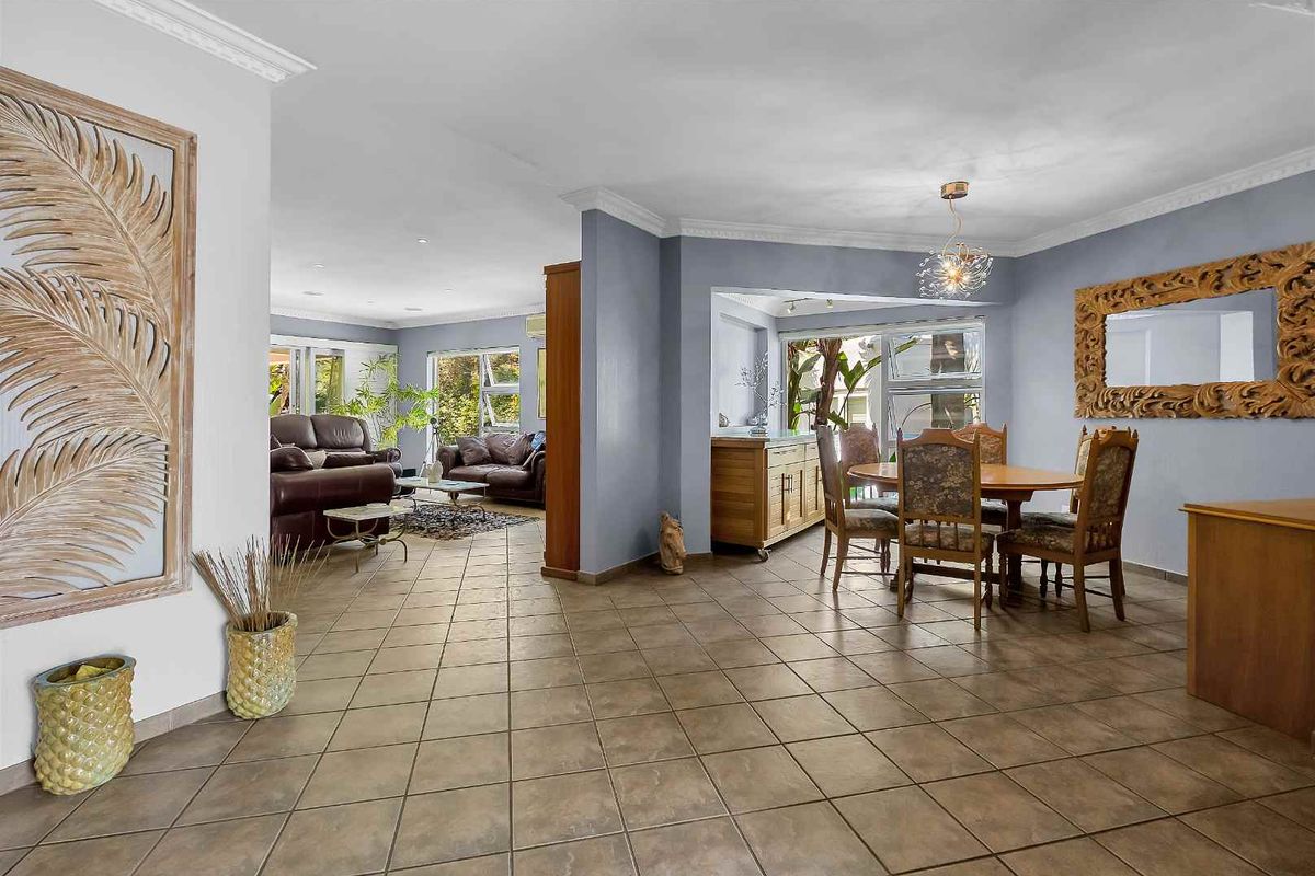 OPEN PLAN 5 BEDROOM HOME IN FOURWAYS GARDENS LIFESTYLE ESTATE - Photo 4