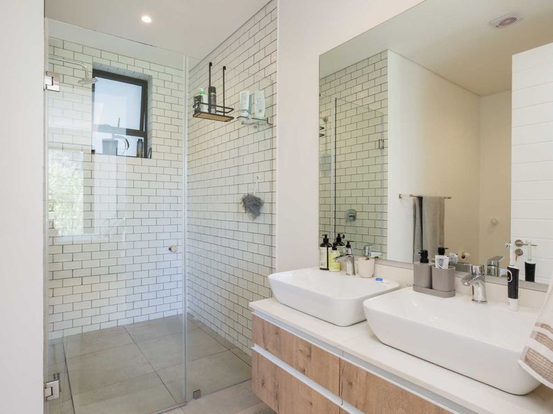 Furnished North-Facing Luxurious Polo Village Apartment on Val de Vie Estate - Photo 10