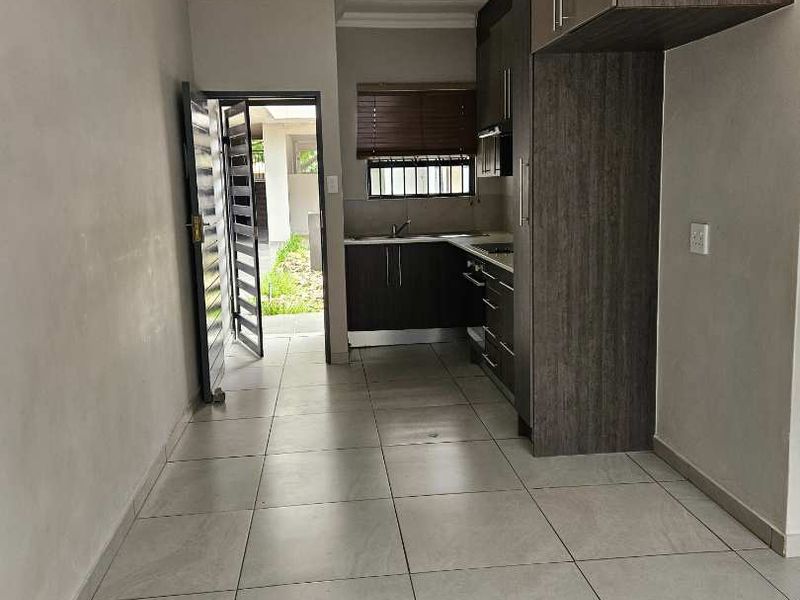 A stylish ,well kept apartment perfect for comfort living or rental income - Photo 9