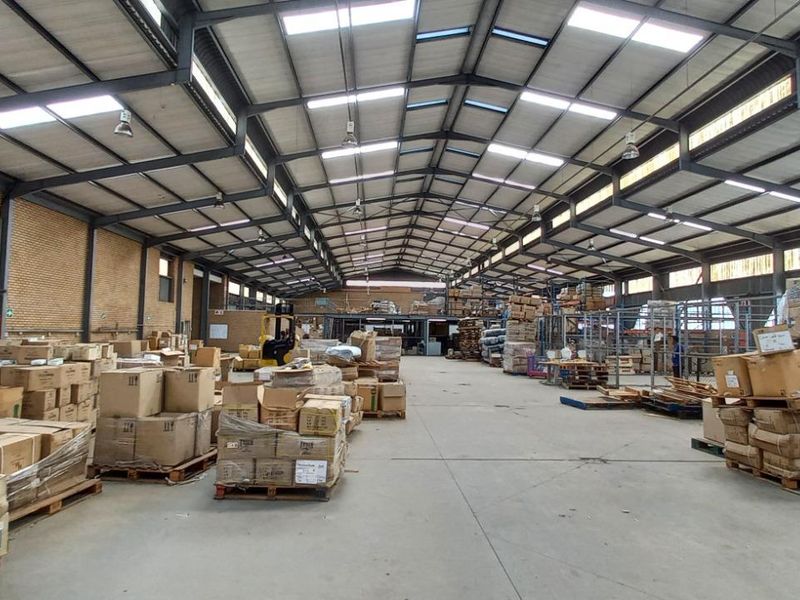 7,727m2 Industrial Warehouse To Let in Meadowdale - Photo 8
