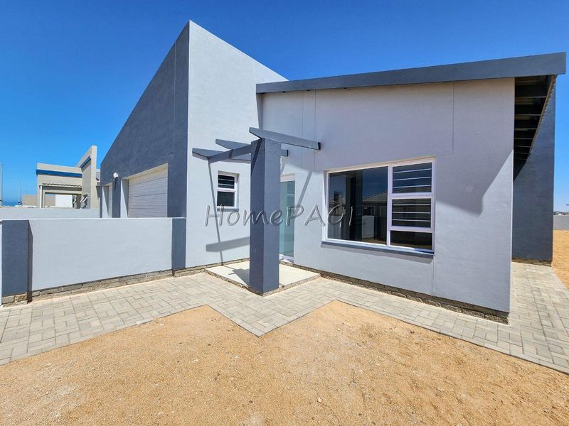 Ext 11 (Sun Bay), Henties Bay:  Brand new 3 Bedroom home wih 3 Garages is for Sale - Photo 2