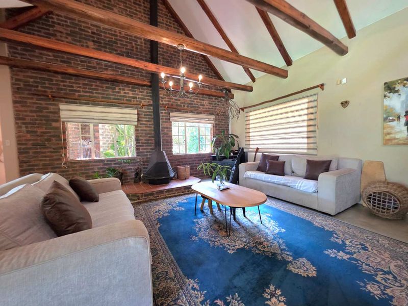 Expansive 4 Bed Home Plus 2 Flatlets, set in Parklike Gardens. - Photo 6