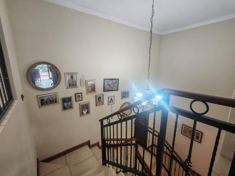 SPACIOUS AND VERY NEAT, CLOSE TO ALL THE AMENITIES - Photo 9