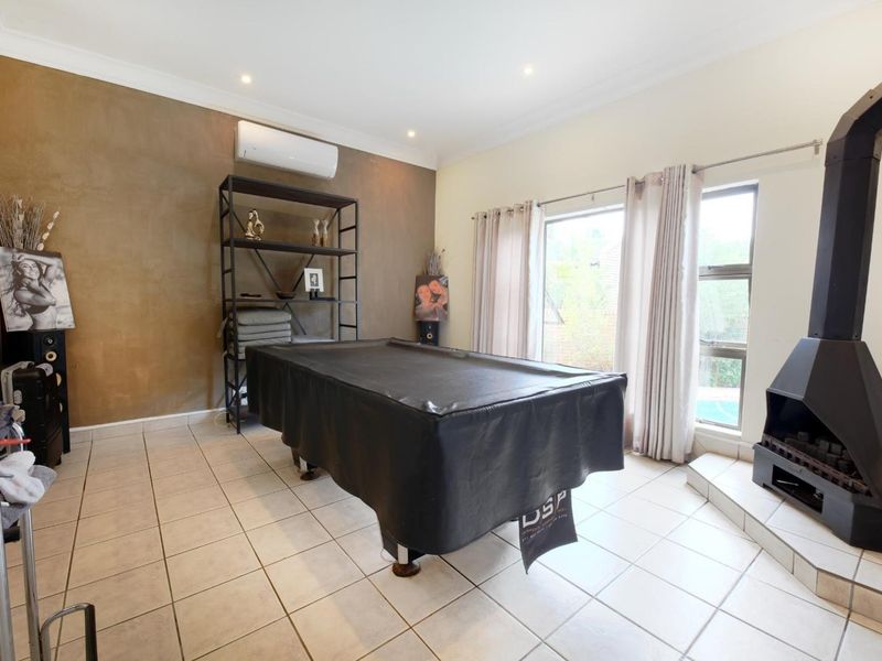 4 Bedroom For Sale in Woodhill Golf Estate - Photo 10