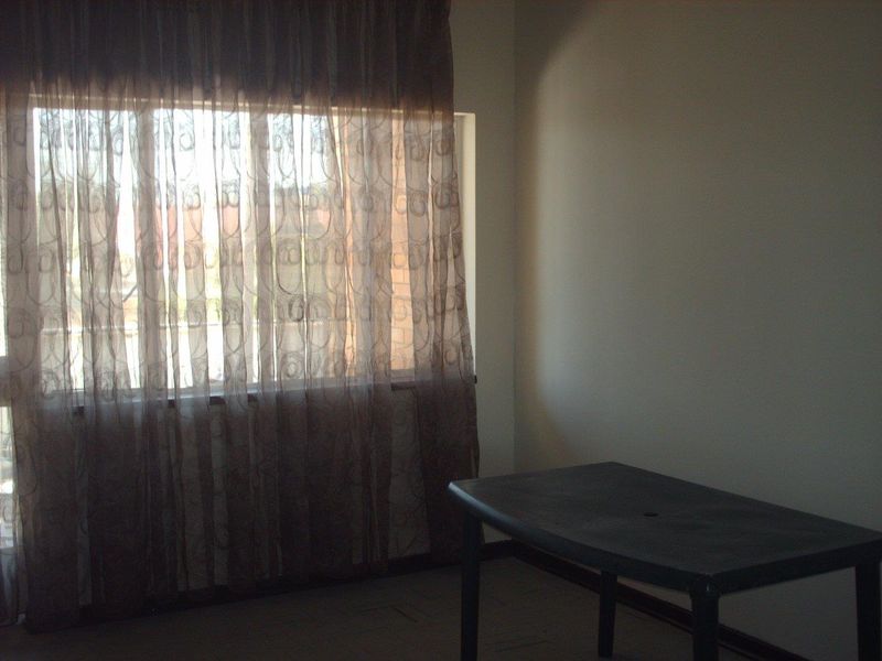 One Bedroom Flat, Three Rivers, Vereeniging - Photo 5